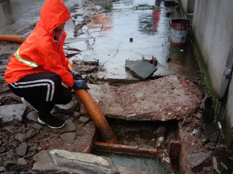 繁峙专业清理污水池 炜誉市政以规范流程守护城市 “肠道”